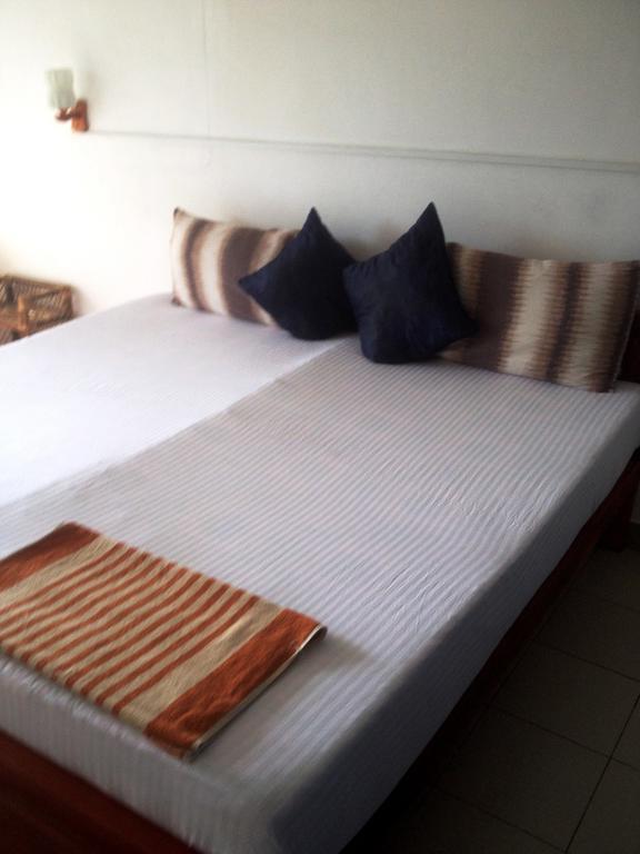 Hôtel Sea Drift à Negombo Extérieur photo