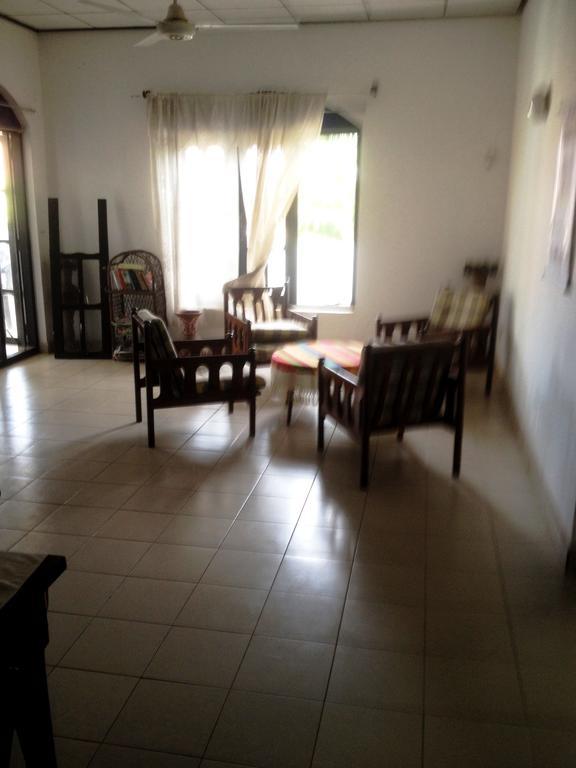Hôtel Sea Drift à Negombo Extérieur photo